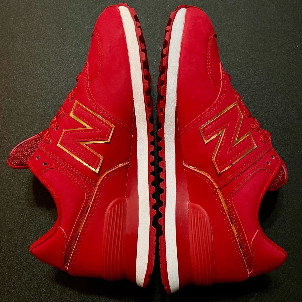 New Balance 574 women's running
classics shoes in Red.